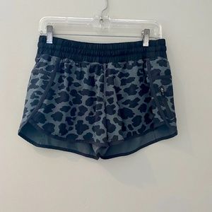 Lululemon Tracker Short V 4"
